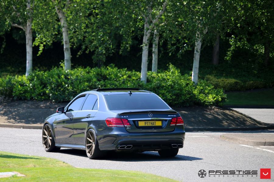  Mercedes-AMG E63 on Vossen Wheels (VFS10) 2017 года  (фото 10 из 18)